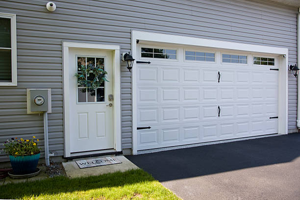 24/7 Emergency Garage Door Panel Replacement experts in Roeland Park, KS